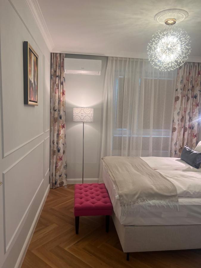 Bella Casa Luxury Apartament ราดอม ภายนอก รูปภาพ